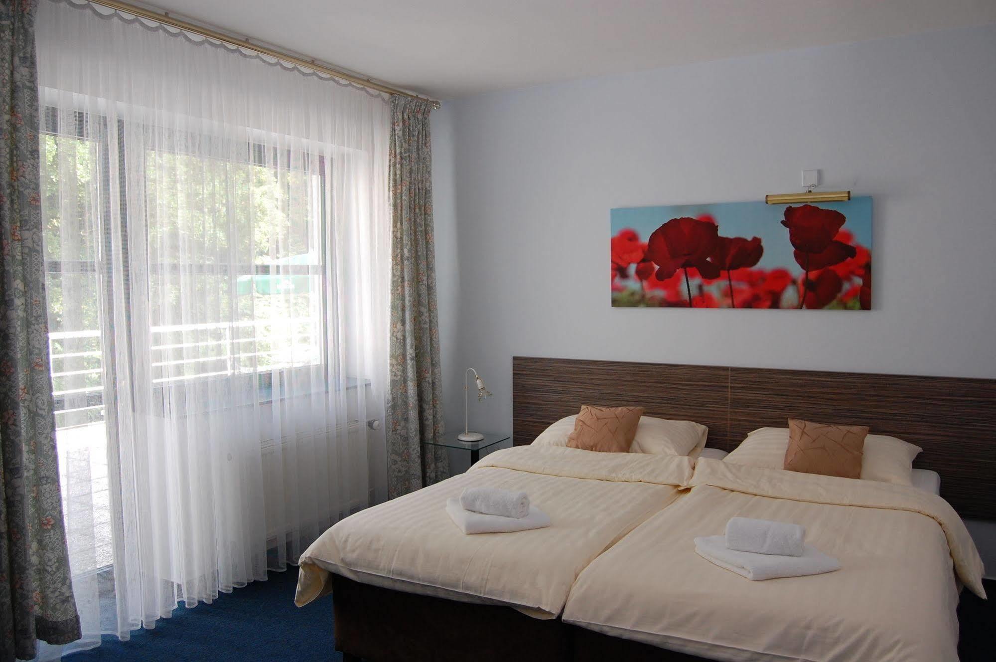 Interhotel America Писек Экстерьер фото